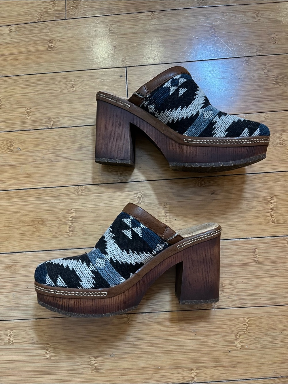 Korks Kork Ease Lori Slip On Fabric Western Aztec Clog Mule Block Heel Platform
